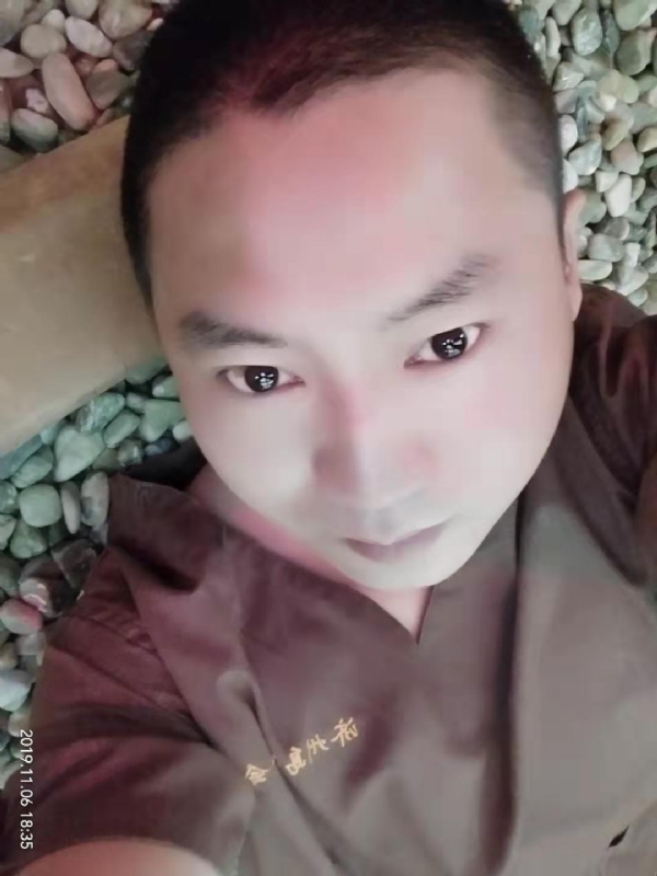 红枫叶的第一张照片--抚顺中老年相亲网